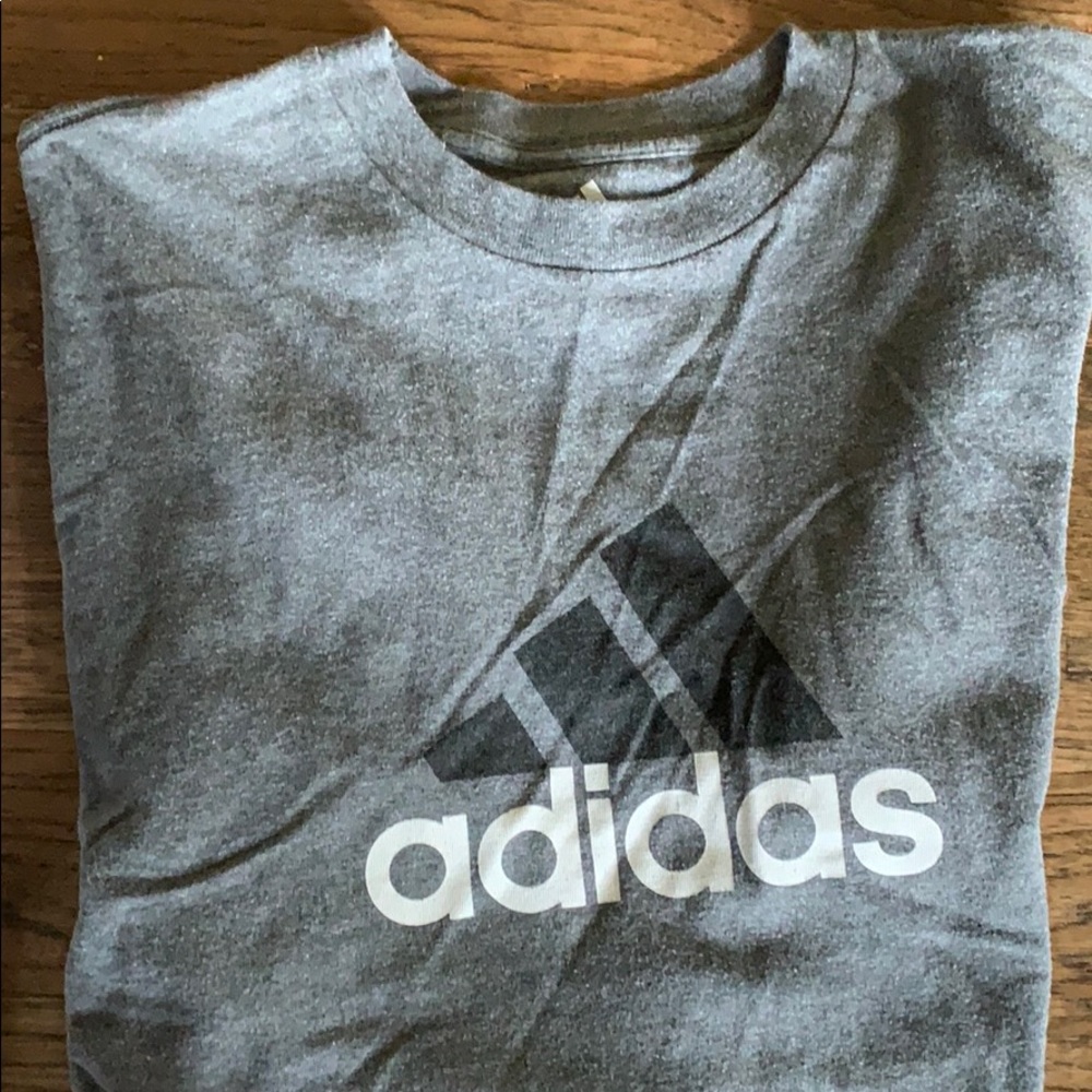 🎉Adidas t-shirt